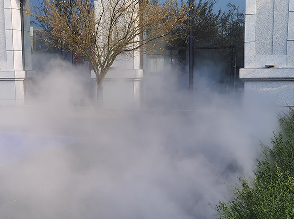鼎潤造霧-降塵、降溫還能造景的人造霧系統